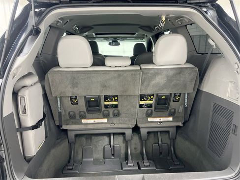 Used 2018 Toyota Sienna XLE w/ XLE Navigation Package image 25