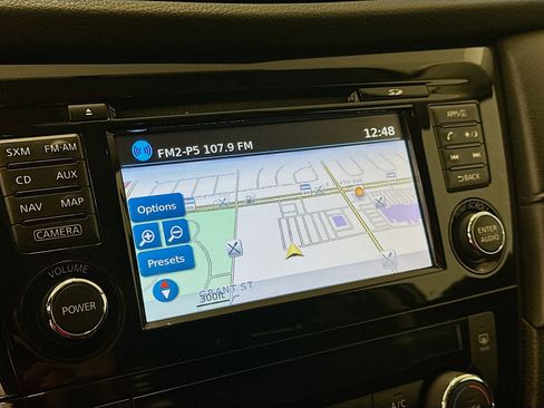 Used 2017 Nissan Rogue SV w/ SV Premium Package image 22