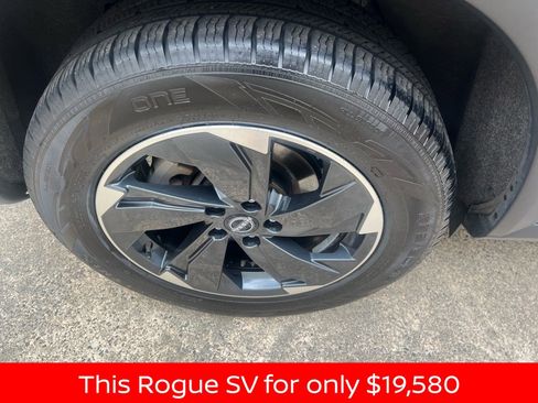 Used 2024 Nissan Rogue SV image 24