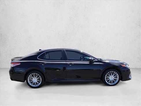 Used 2019 Toyota Camry SE FWD image 4
