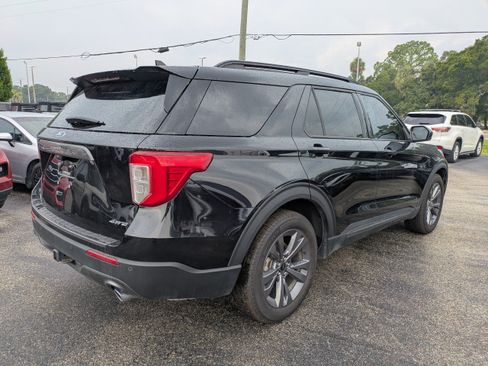 Used 2023 Ford Explorer XLT w/ Equipment Group 202A AWD/4WD image 4