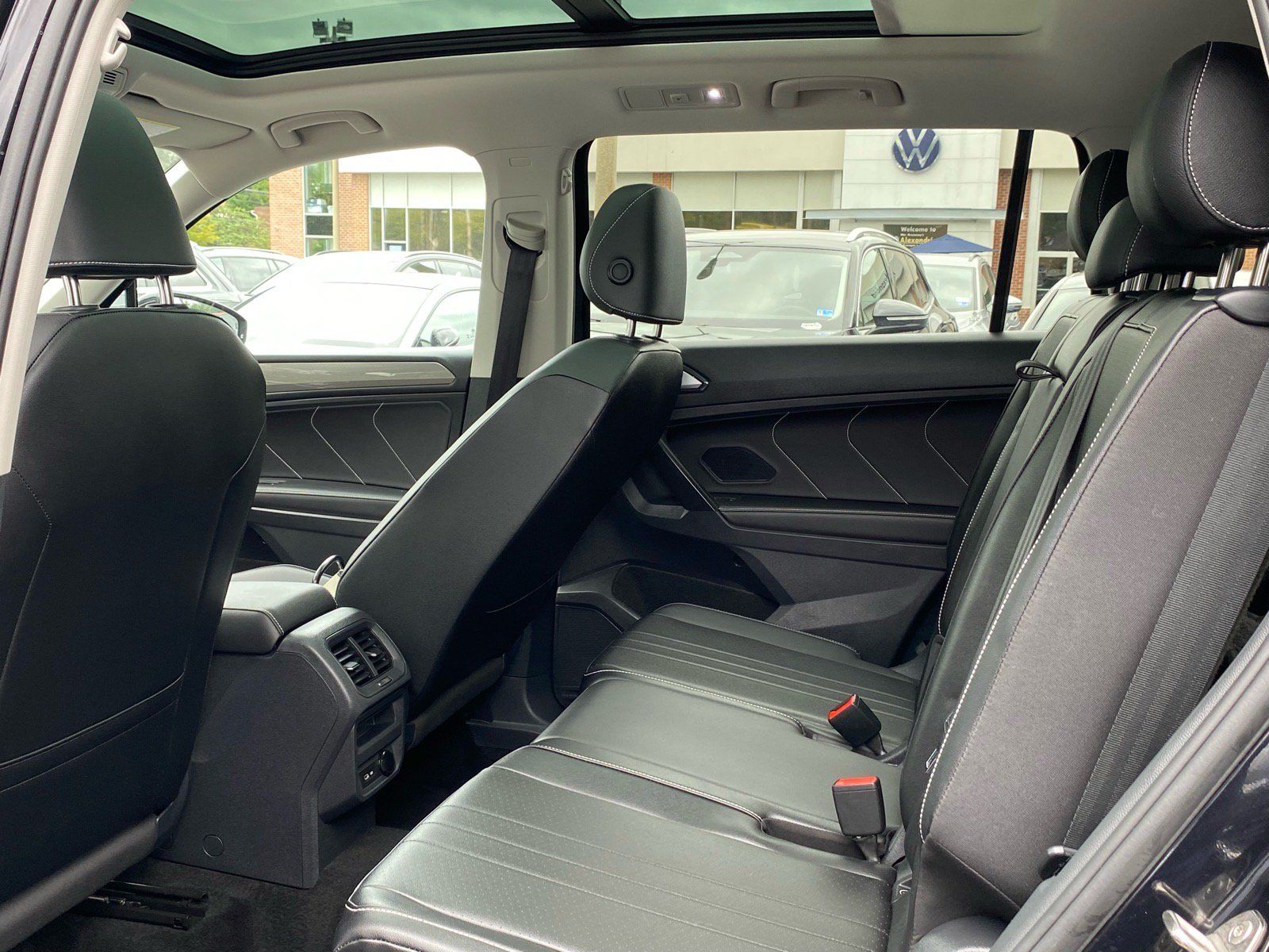 Certified 2023 Volkswagen Tiguan SE w/ Panoramic Sunroof Package FWD image 21