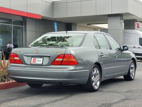 Used 2002 Lexus LS 430 RWD image 5