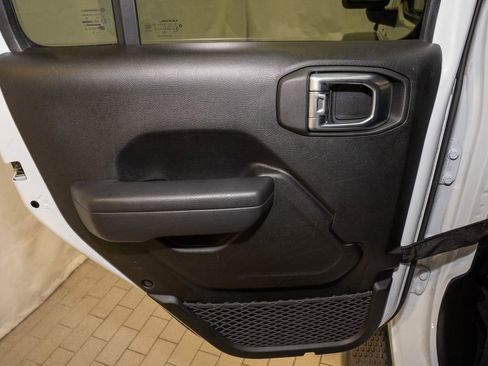 Used 2024 Jeep Wrangler Sport S image 9