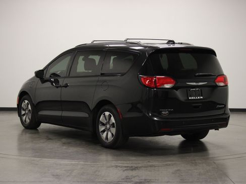 Used 2018 Chrysler Pacifica Touring-L FWD image 6