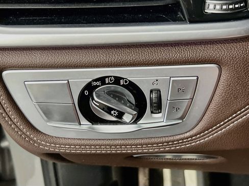 Used 2021 BMW 750i xDrive w/ Executive Package image 10
