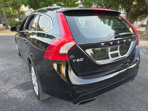 Used 2016 Volvo V60 T5 Platinum w/ Climate Package FWD image 5