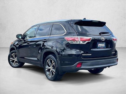 Used 2016 Toyota Highlander XLE AWD/4WD image 12