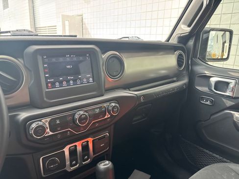 Used 2019 Jeep Wrangler Sport AWD/4WD image 16