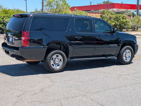 Used 2011 Chevrolet Suburban 2500 LT w/ Luxury Package AWD/4WD image 4