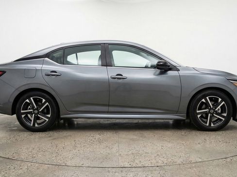 Used 2025 Nissan Sentra SV FWD image 11