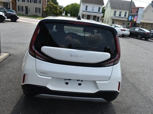 Used 2025 Kia Soul LX w/ LX Technology Package FWD image 5