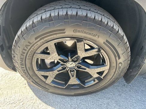 Used 2024 Volkswagen Atlas Peak Edition SE image 20