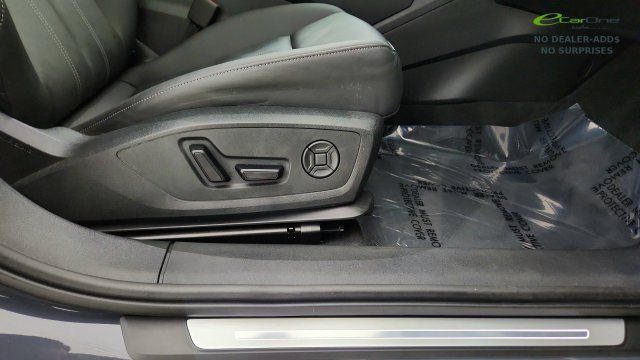 Used 2025 Audi A6 e-tron Premium Plus w/ Premium Plus RWD image 38