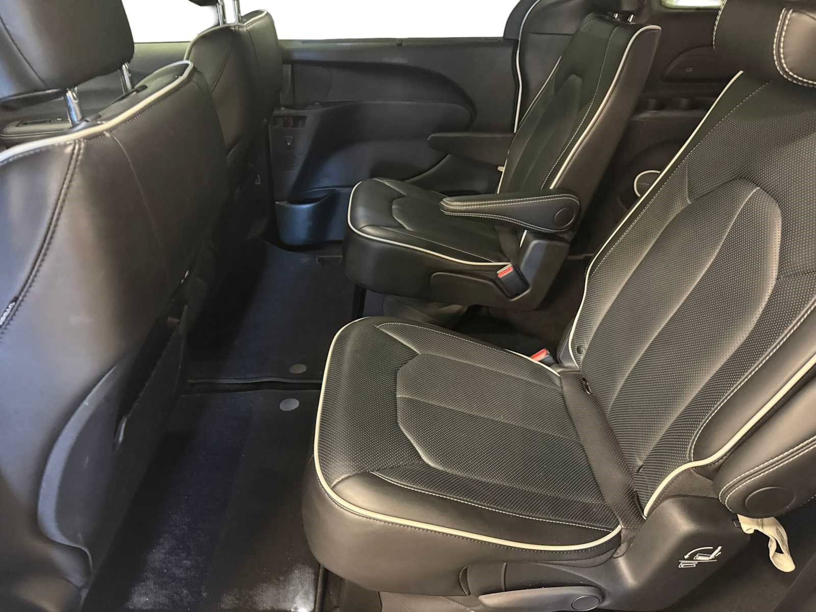 Used 2024 Chrysler Pacifica Limited w/ S Appearance Package FWD image 23
