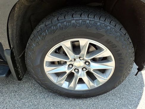 Used 2021 Chevrolet Silverado 1500 LTZ w/ Z71 Off-Road Package AWD/4WD image 12