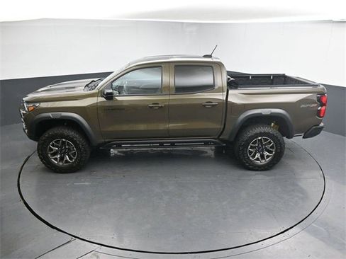 Used 2025 Chevrolet Colorado ZR2 w/ Technology Package image 19