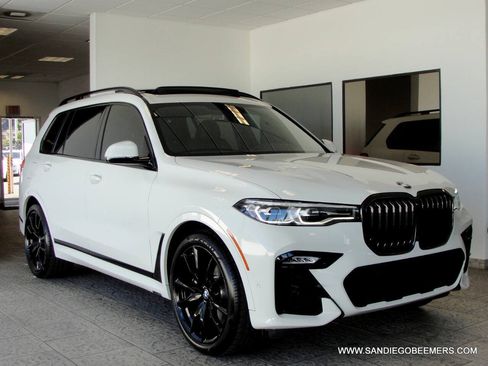 Used 2022 BMW X7 xDrive40i w/ M Sport Package AWD/4WD image 42