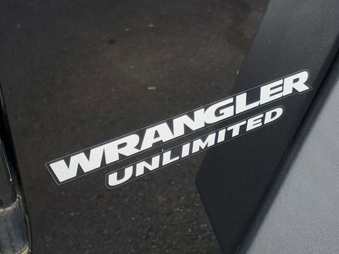 Used 2015 Jeep Wrangler Unlimited Rubicon w/ Connectivity Group image 7