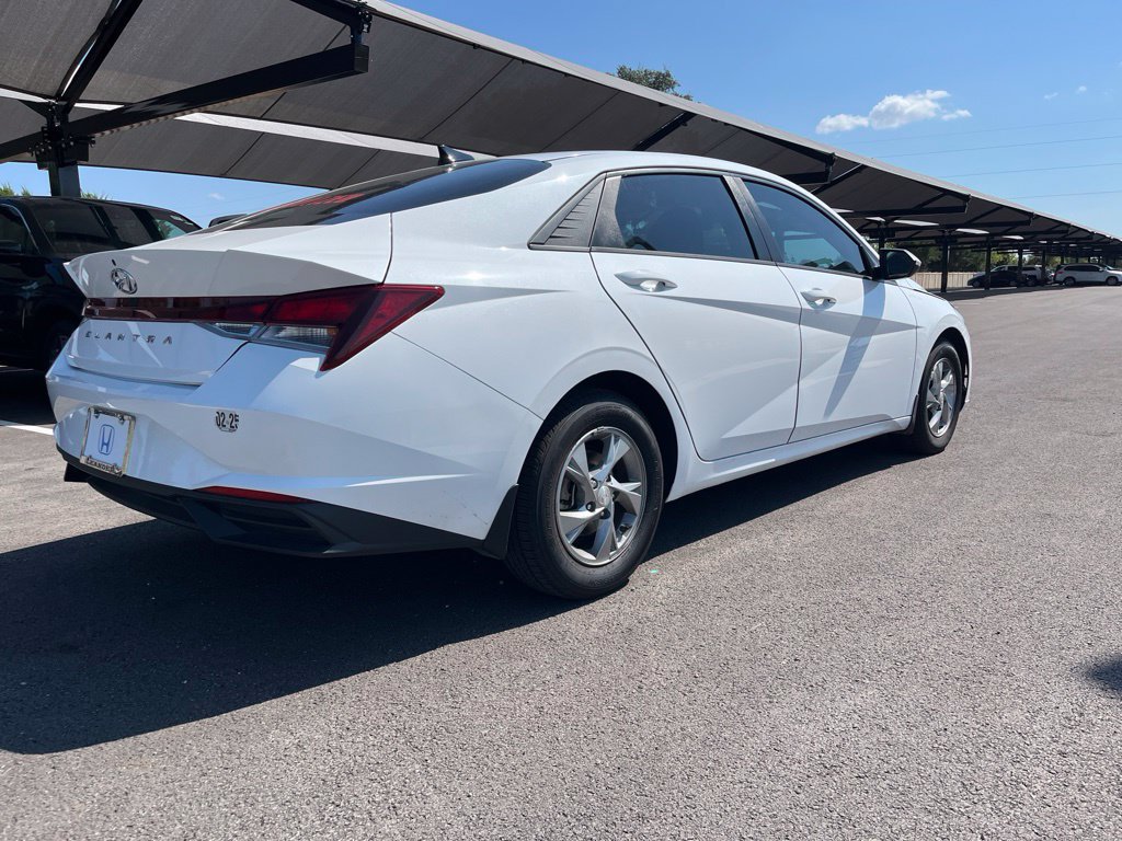 Used 2023 Hyundai Elantra SE FWD image 4