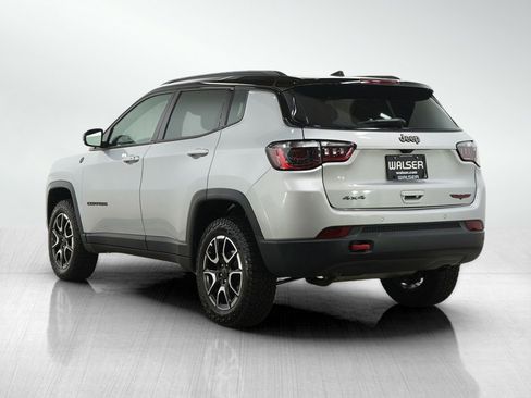 Used 2025 Jeep Compass Trailhawk AWD/4WD image 3