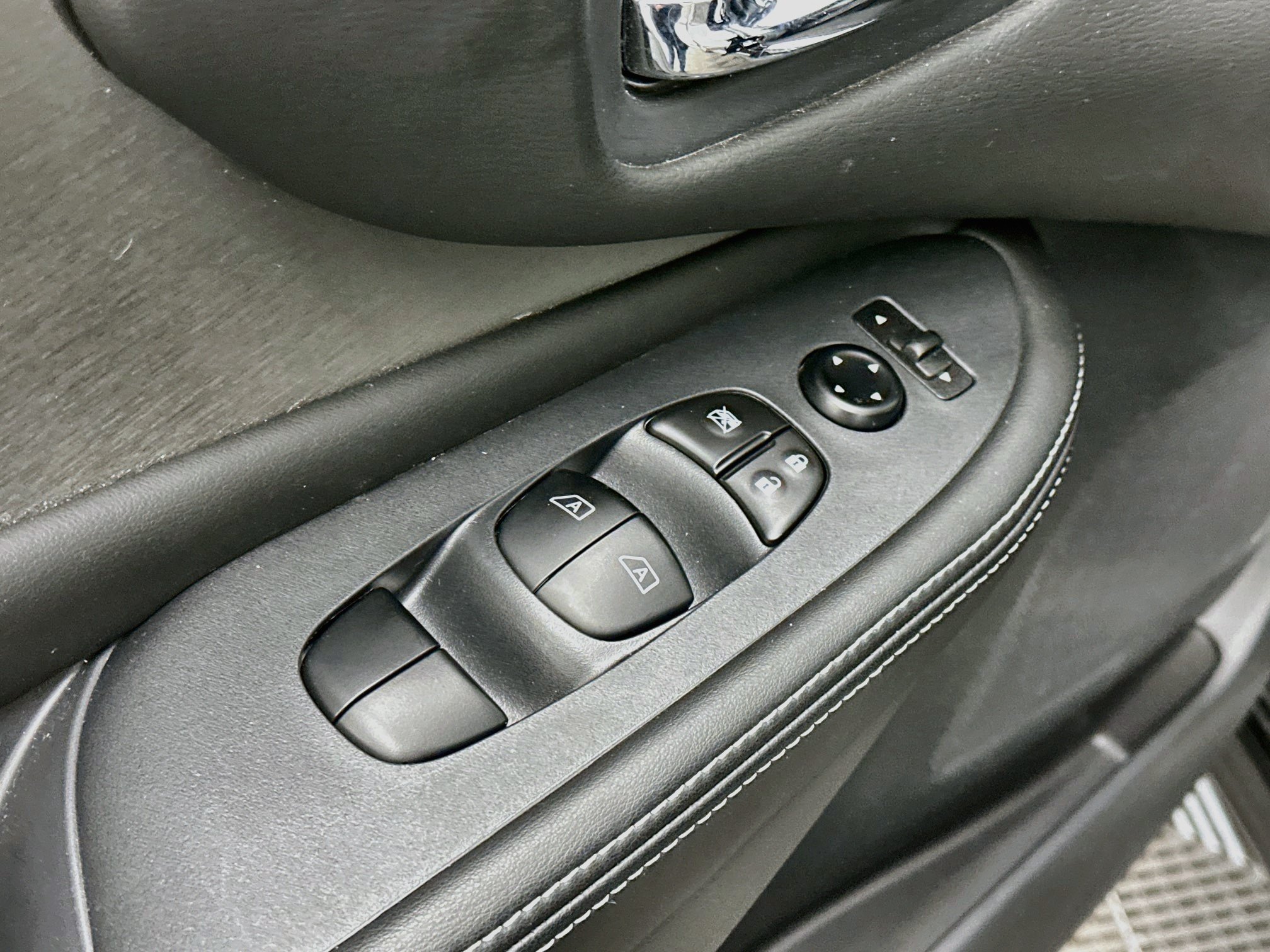 Used 2024 Nissan Murano SV AWD/4WD image 15
