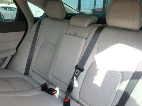 Used 2017 Jaguar XF Prestige image 22