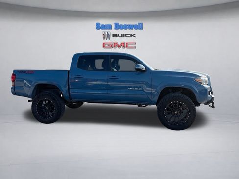 Used 2019 Toyota Tacoma TRD Sport AWD/4WD image 10