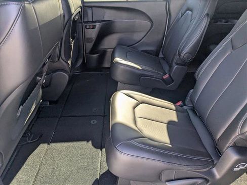 New 2026 Chrysler Pacifica Select image 15