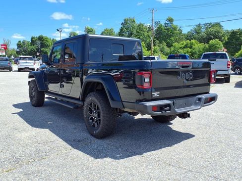 Used 2024 Jeep Gladiator Sport image 7