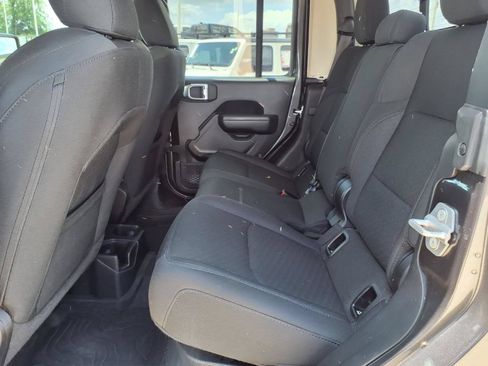 Used 2023 Jeep Gladiator Sport AWD/4WD image 18