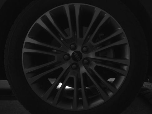 Used 2016 Lincoln MKX Reserve w/ Technology Package FWD image 11