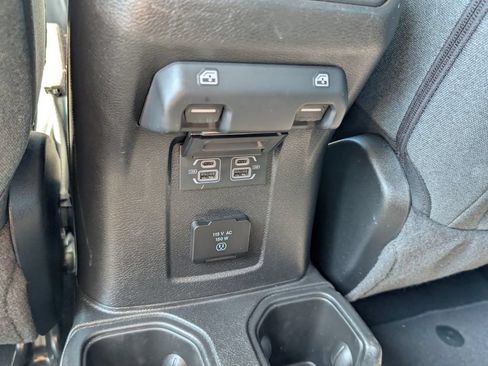 Used 2025 Jeep Wrangler Unlimited Sahara AWD/4WD image 15