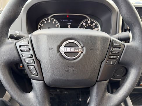 Used 2025 Nissan Frontier SV image 11