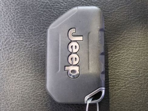 Used 2022 Jeep Gladiator Sport image 35