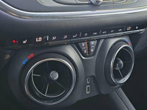 Used 2020 Chevrolet Blazer LT FWD image 33