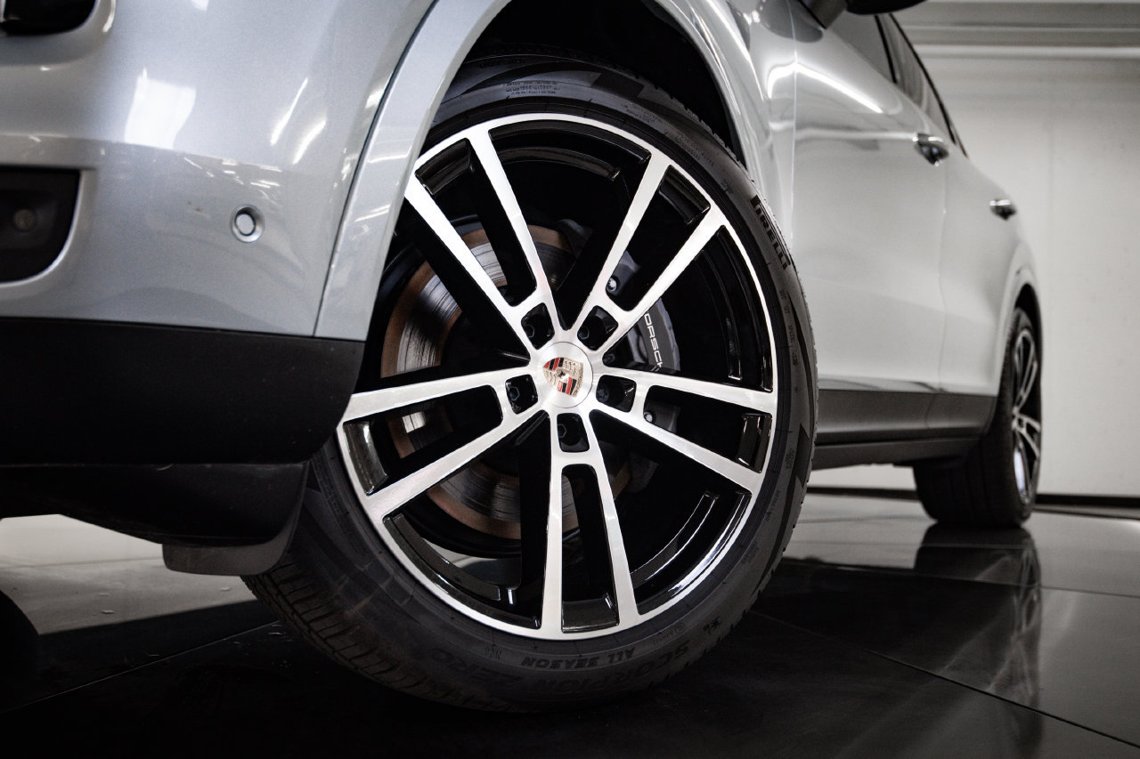 Certified 2026 Porsche Cayenne AWD/4WD image 12