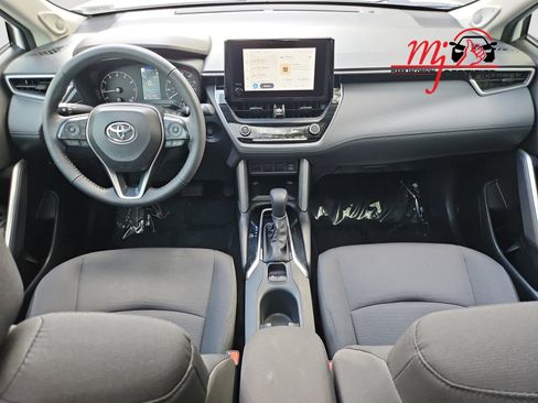 Used 2024 Toyota Corolla Cross LE w/ Moonroof Package FWD image 17