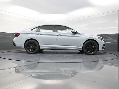 New 2026 Volkswagen Jetta SE FWD image 27