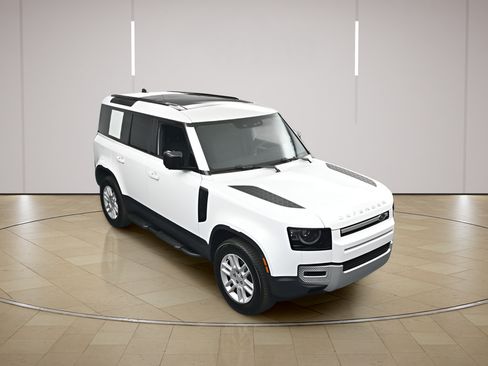 Used 2025 Land Rover Defender 110 S AWD/4WD image 37