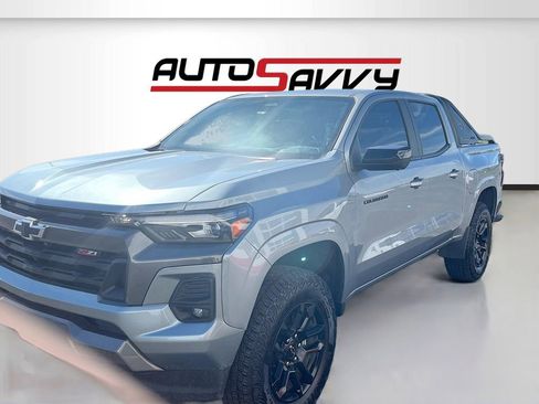 Used 2025 Chevrolet Colorado Z71 w/ Midnight Edition image 3