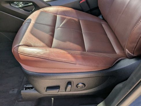 Used 2024 Kia Telluride EX w/ EX Captain's Chair Package AWD/4WD image 20