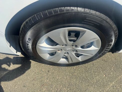 Used 2016 Hyundai Elantra SE image 13