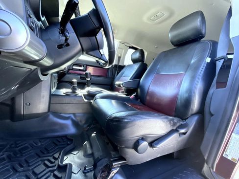 Used 2007 Toyota FJ Cruiser 4WD image 10