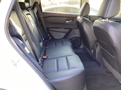 Used 2023 Nissan Rogue SV w/ SV Premium B Package FWD image 5