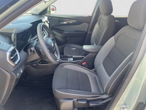 Used 2025 Chevrolet TrailBlazer LT AWD/4WD image 9