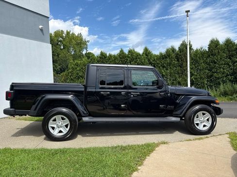 Used 2022 Jeep Gladiator Sport AWD/4WD image 2