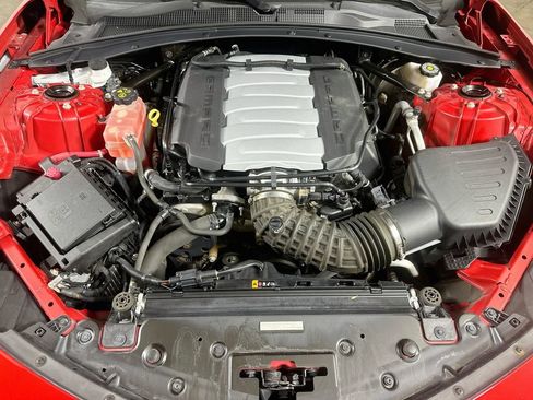 Used 2021 Chevrolet Camaro LT RWD image 9