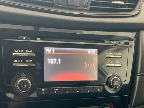 Used 2017 Nissan Rogue S w/ S Appearance Package AWD/4WD image 16