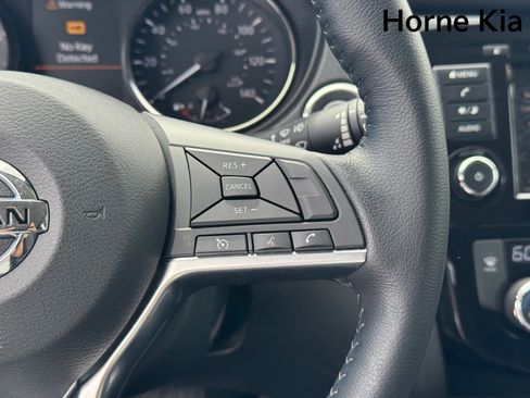 Used 2022 Nissan Rogue Sport SV FWD image 19